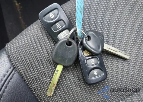 2013 Hyundai Veloster Base W/Black z USA, uszkodzony, nr VIN KMHTC6AD0DU162293